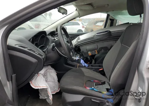 2014 Ford Focus S z USA, uszkodzony, nr VIN 1FADP3E27EL401095